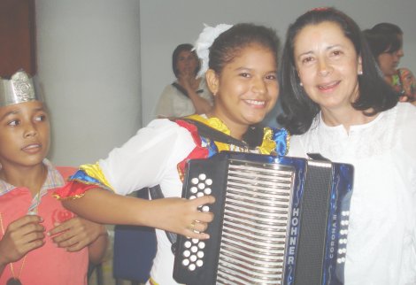 Acordeonera Karolina de Ávila con Lina Moreno